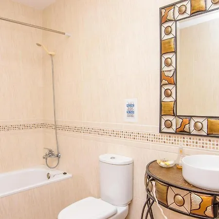 Prázdninový dům 4 Bedroom Beautiful In *
